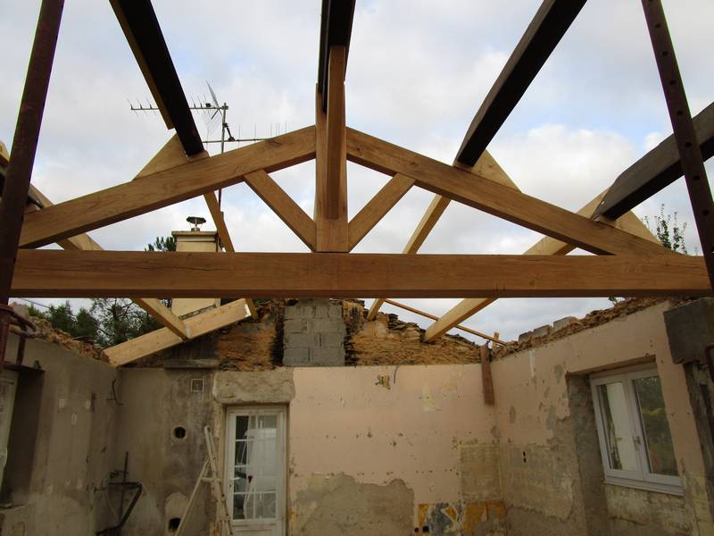 ferme en chêne pour charpente en rénovation - Réalisation de l'entreprise Rousseau Dominique - Coëx