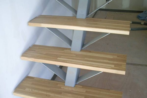 Marches en bois pour escalier intérieur - Réalisation de l'entreprise Rousseau Dominique - Coëx